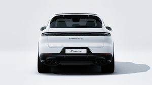 מראה חיצוני של ה-Cayenne GTS, מראה את החלק האחורי של המכונית