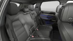 מבט פנימי של Cayenne Black Edition