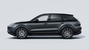 מראה חיצוני של ה-Cayenne Black Edition, מראה את הצד השמאלי של המכונית