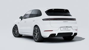 מראה חיצוני של ה-Cayenne S E-Hybrid Black Edition, מראה את הצד האחורי-שמאלי של המכונית