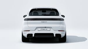 מראה חיצוני של ה-Cayenne S E-Hybrid Black Edition, מראה את החלק האחורי של המכונית