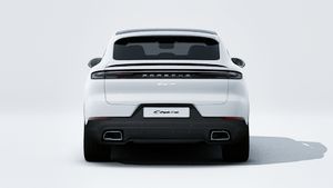 מראה חיצוני של ה-Cayenne Coupé, מראה את החלק האחורי של המכונית