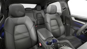 תצוגת פנים המראה את המושבים הקדמיים של ה-Cayenne S Coupé