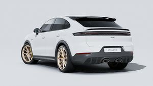 מראה חיצוני של ה-Cayenne Turbo E-Hybrid Coupé with GT Package, מראה את הצד האחורי-שמאלי של המכונית