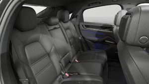 מבט פנימי של Cayenne Coupé Black Edition