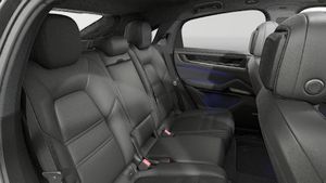 מבט פנימי של Cayenne E-Hybrid Coupé Black Edition