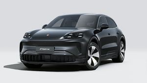 מבט חיצוני על ה-Cayenne Electric , מראה את הצד הקדמי והשמאלי של המכונית