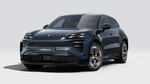 מבט חיצוני על ה-Cayenne Turbo Electric , מראה את הצד הקדמי והשמאלי של המכונית