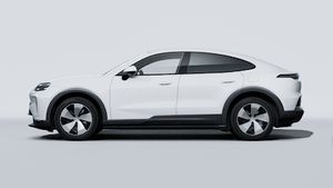 מראה חיצוני של ה-Cayenne Coupé Electric, מראה את הצד השמאלי של המכונית
