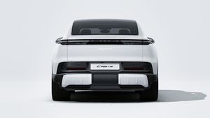 מראה חיצוני של ה-Cayenne S Coupé Electric, מראה את החלק האחורי של המכונית