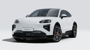 מבט חיצוני על ה-Cayenne Turbo Coupé Electric , מראה את הצד הקדמי והשמאלי של המכונית