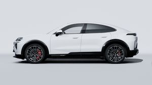 מראה חיצוני של ה-Cayenne Turbo Coupé Electric, מראה את הצד השמאלי של המכונית