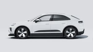 מראה חיצוני של ה-Macan 4, מראה את הצד השמאלי של המכונית