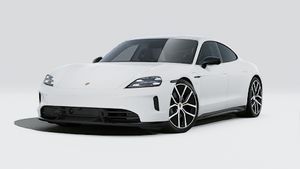 מבט חיצוני על ה-Taycan Black Edition , מראה את הצד הקדמי והשמאלי של המכונית
