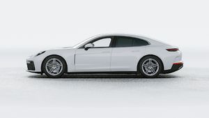 מראה חיצוני של ה-Panamera, מראה את הצד השמאלי של המכונית