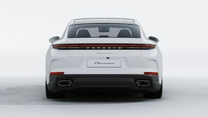 מראה חיצוני של ה-Panamera, מראה את החלק האחורי של המכונית
