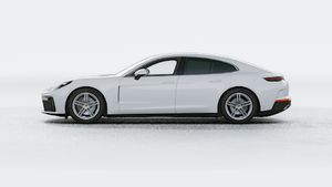 מראה חיצוני של ה-Panamera 4, מראה את הצד השמאלי של המכונית