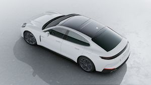 מבט חיצוני של ה-Panamera 4 E-Hybrid מלמעלה