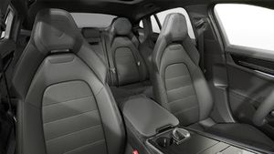 תצוגת פנים המראה את המושבים הקדמיים של ה-Panamera 4S E-Hybrid