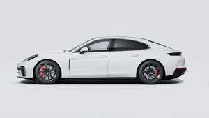 מראה חיצוני של ה-Panamera Turbo E-Hybrid, מראה את הצד השמאלי של המכונית