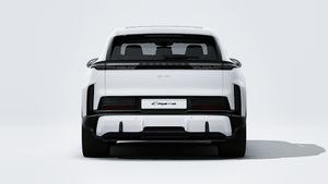 Exterior view of Cayenne Turbo Electric showing the rear of the car