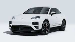 Exterior view of Macan Turbo showing the front and left side of the car