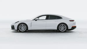 Exterior view of Panamera showing the left side of the car