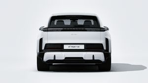 Exterior view of Cayenne Turbo Electric showing the rear of the car