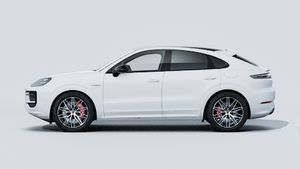 Vista esterna di Cayenne S E-Hybrid Coupé Black Edition che mostra il lato sinistro della vettura