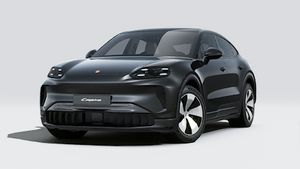 Vista esterna di Cayenne Coupé Electric che mostra la parte anteriore e il lato sinistro della vettura