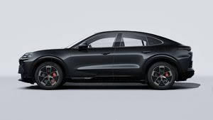Vista esterna di Cayenne Turbo Coupé Electric che mostra il lato sinistro della vettura