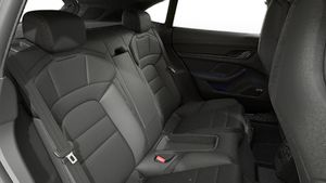 Vista dell'interno di Taycan Sport Turismo Black Edition