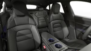 Interior view showing the front seats of Taycan 4 Cross Turismo