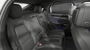 Interior view of Cayenne S E-Hybrid Coupé Black Edition