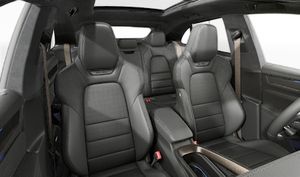 Interior view showing the front seats of Macan Turbo