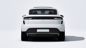 Exterior view of Macan Turbo showing the rear of the car