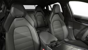 Interior view showing the front seats of Panamera 4 E-Hybrid