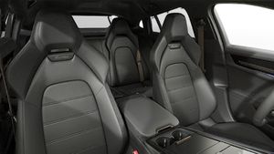 Interior view showing the front seats of Panamera Turbo E-Hybrid