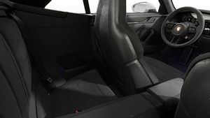 の後部座席を示す室内図。 911 Carrera GTS Cabriolet