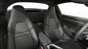 の前席を示す内観図 911 Targa 4S