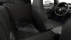 の後部座席を示す室内図。 911 Targa 4S