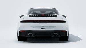 車体後部を示す 911 Targa 4S の外観