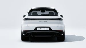 車体後部を示す Cayenne GTS の外観