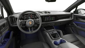 のステアリングホイールとダッシュボードを示す室内図。 Cayenne E-Hybrid Black Edition