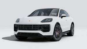 フロントと左サイドを示す Cayenne GTS Coupé の外観。