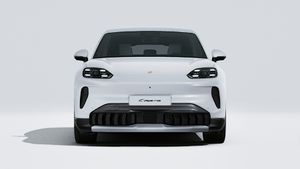 Cayenne S Electric 、車体前部を示す外観。