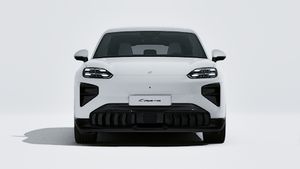 Cayenne Turbo Electric 、車体前部を示す外観。