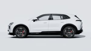車体左側を示す Cayenne Turbo Electric の外観
