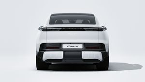 車体後部を示す Cayenne S Coupé Electric の外観