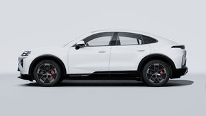 車体左側を示す Cayenne Turbo Coupé Electric の外観